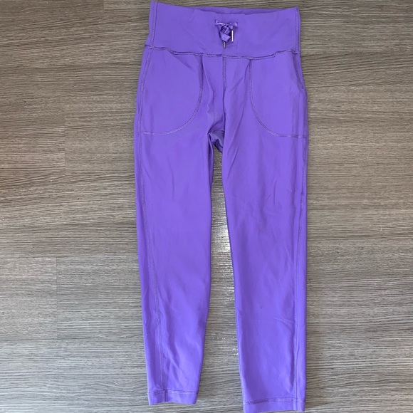 Lululemon reversible crop - Picture 1 of 4